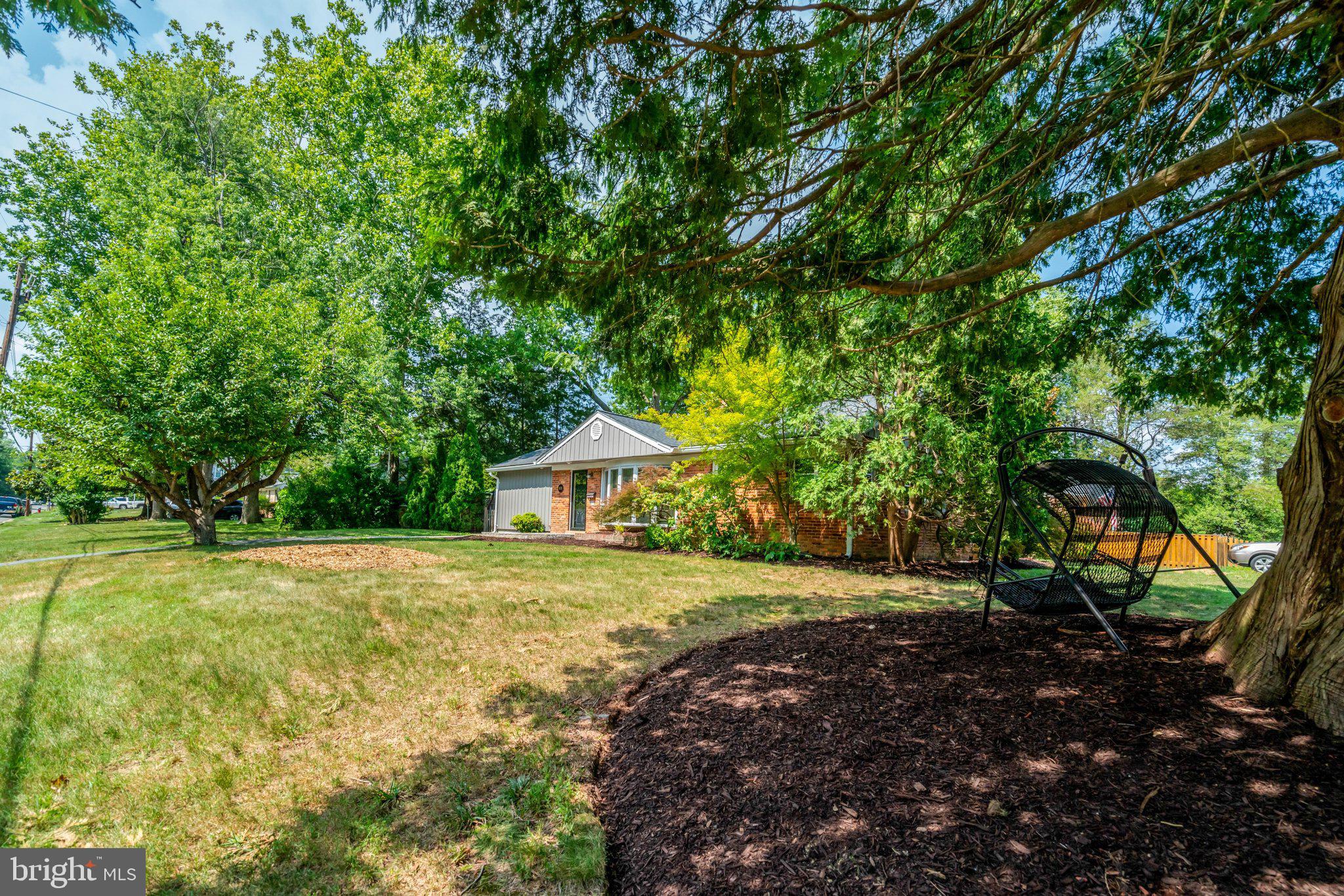 8015 New Market Road Alexandria, VA 22308 - Photo 4 of 41 Front yard