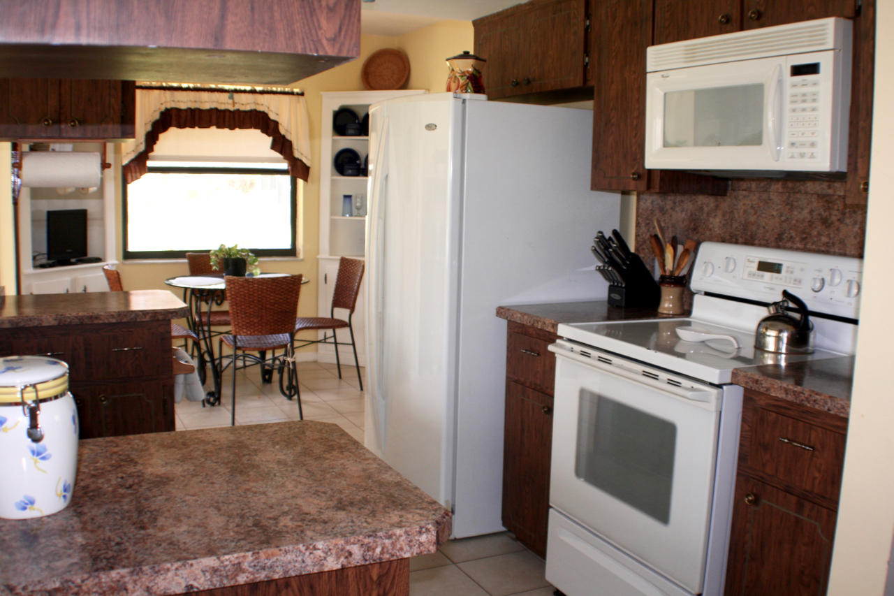 314 Northwest 42nd Street Boca Raton, FL 33431 - Photo 2 of 22 Kitchen