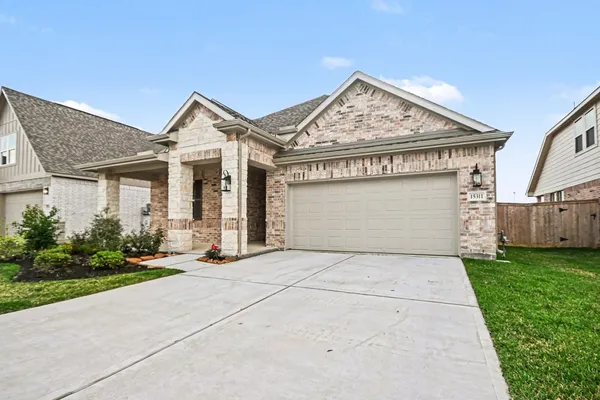 $334,900 | 15311 Laurel Oak Lane, Santa Fe, TX 77517