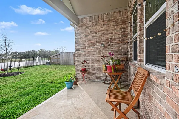 $334,900 | 15311 Laurel Oak Lane, Santa Fe, TX 77517