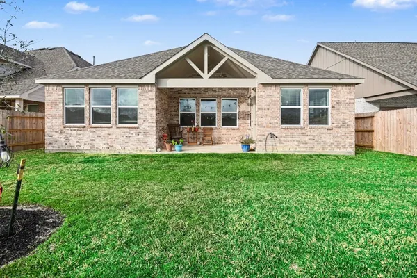 $334,900 | 15311 Laurel Oak Lane, Santa Fe, TX 77517