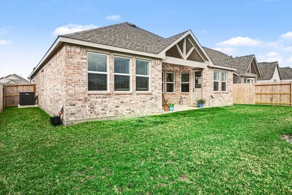 $334,900 | 15311 Laurel Oak Lane, Santa Fe, TX 77517