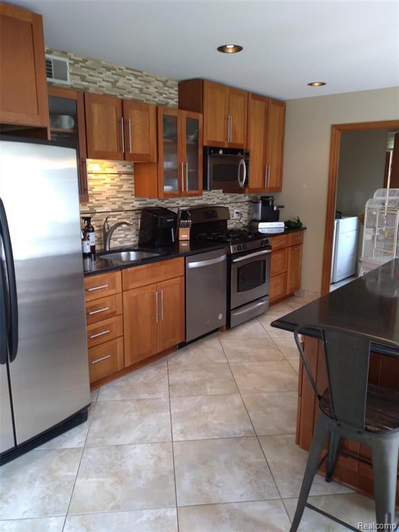 1036 Walnut Grove Rochester, MI 48306 - Photo 10 of 11