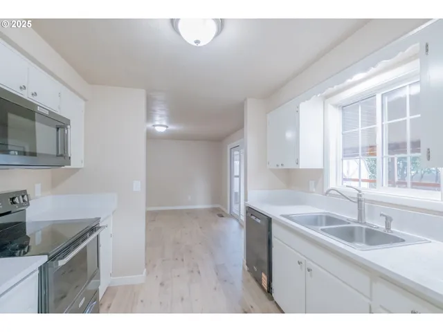 $439,000 | 562 Connecticut Avenue Southeast, Salem, OR 97317