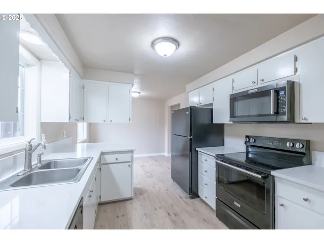 $439,000 | 562 Connecticut Avenue Southeast, Salem, OR 97317