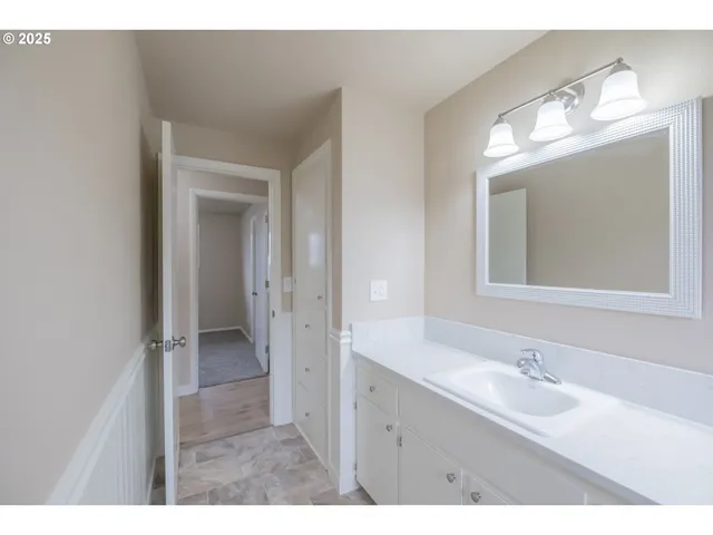 $439,000 | 562 Connecticut Avenue Southeast, Salem, OR 97317