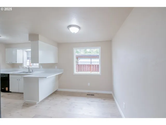 $439,000 | 562 Connecticut Avenue Southeast, Salem, OR 97317