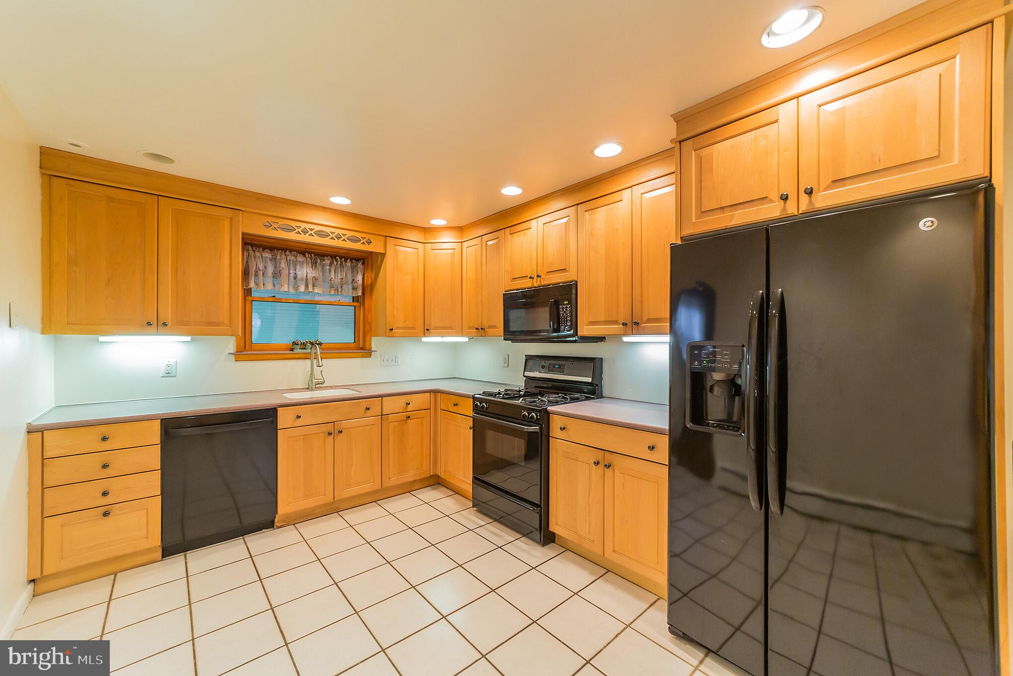 1825 Lawrence Road Havertown, PA 19083 - Photo 17 of 36