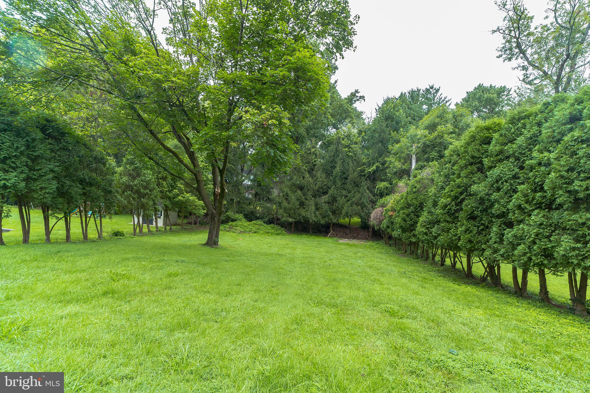 1825 Lawrence Road Havertown, PA 19083 - Photo 5 of 36