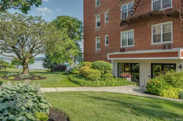 $495,000 | 4 Salisbury Point, Unit 4A, Nyack, NY 10960