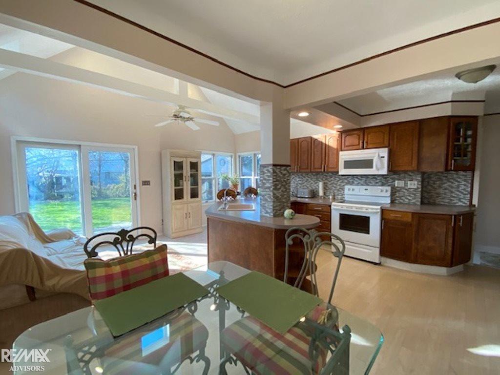 915 Hampton Road Grosse Pointe, MI 48236 - Photo 17 of 40 50004040-16.JPG