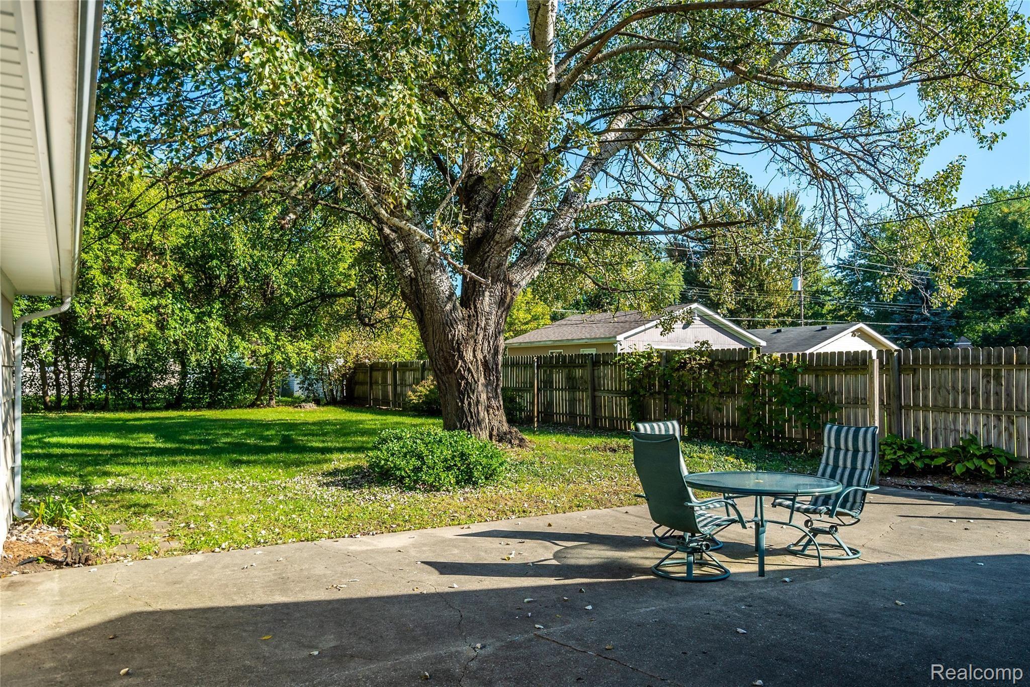 5270 Drayton Road Clarkston, MI 48346 - Photo 6 of 29 Exteriors (6 of 12).jpg