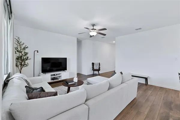 $2,100 | 1771 Gleasondale Place, Forney, TX 75126