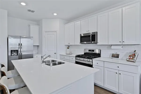 $2,100 | 1771 Gleasondale Place, Forney, TX 75126