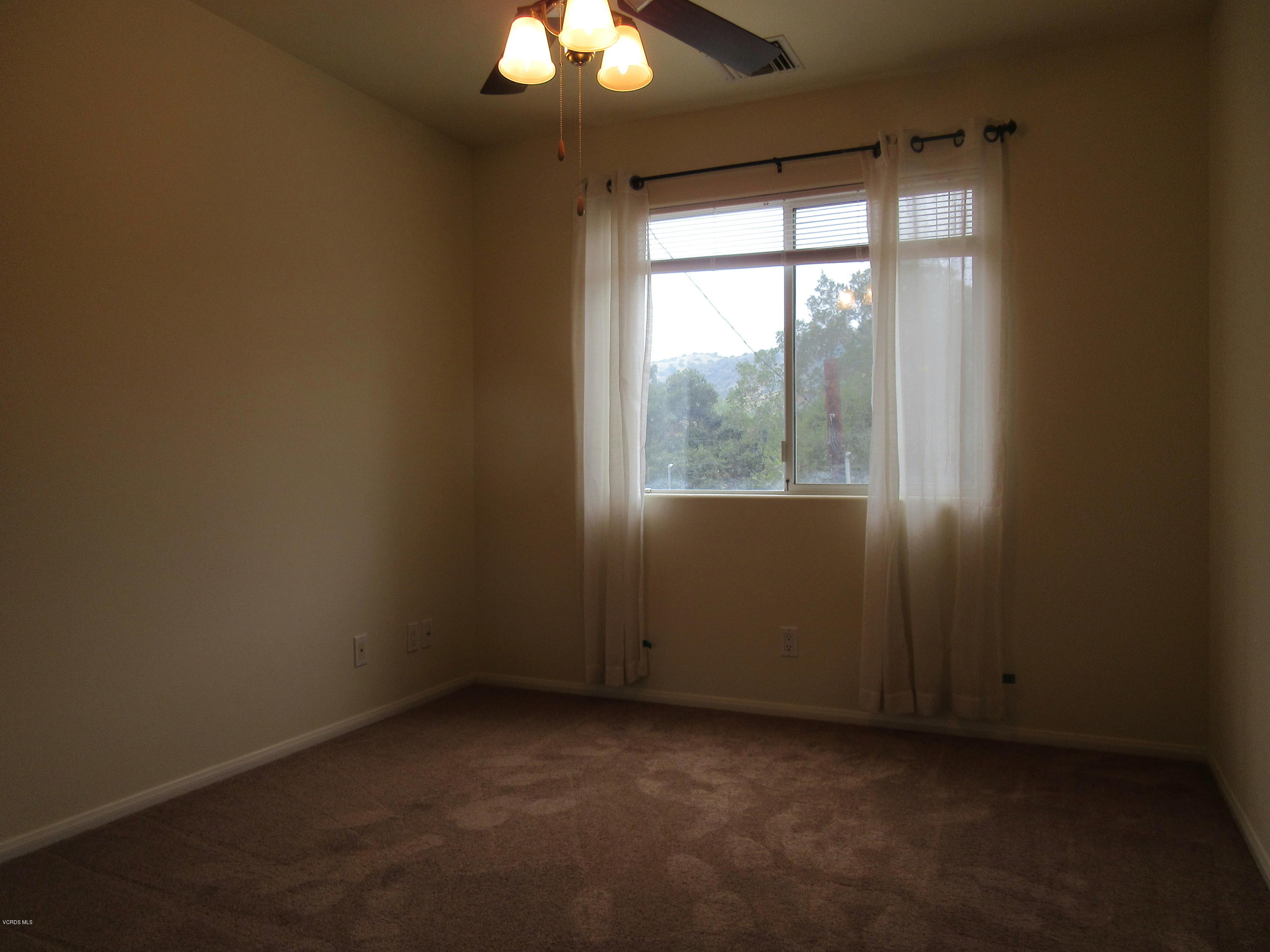 495 Burnham Road Oak View, CA 93022 - Photo 13 of 17 an empty room with a window