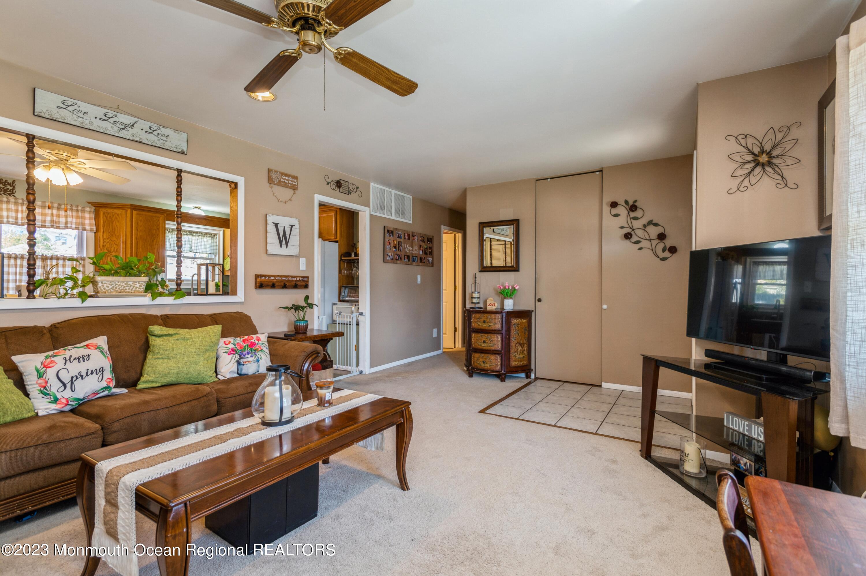 6 Fordham Road Jackson, NJ 08527 - Photo 4 of 24 05_6FordhamRd_10002_LivingRoom_HiRes