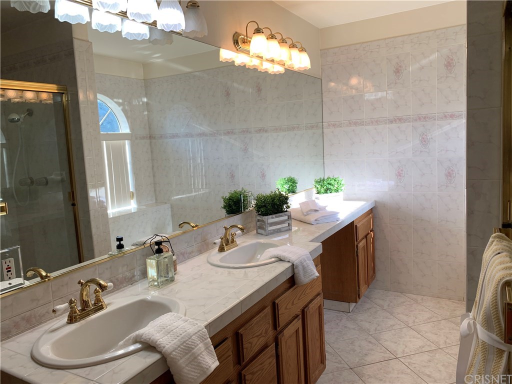 19446 Mayall Street Northridge, CA 91324 - Photo 15 of 32