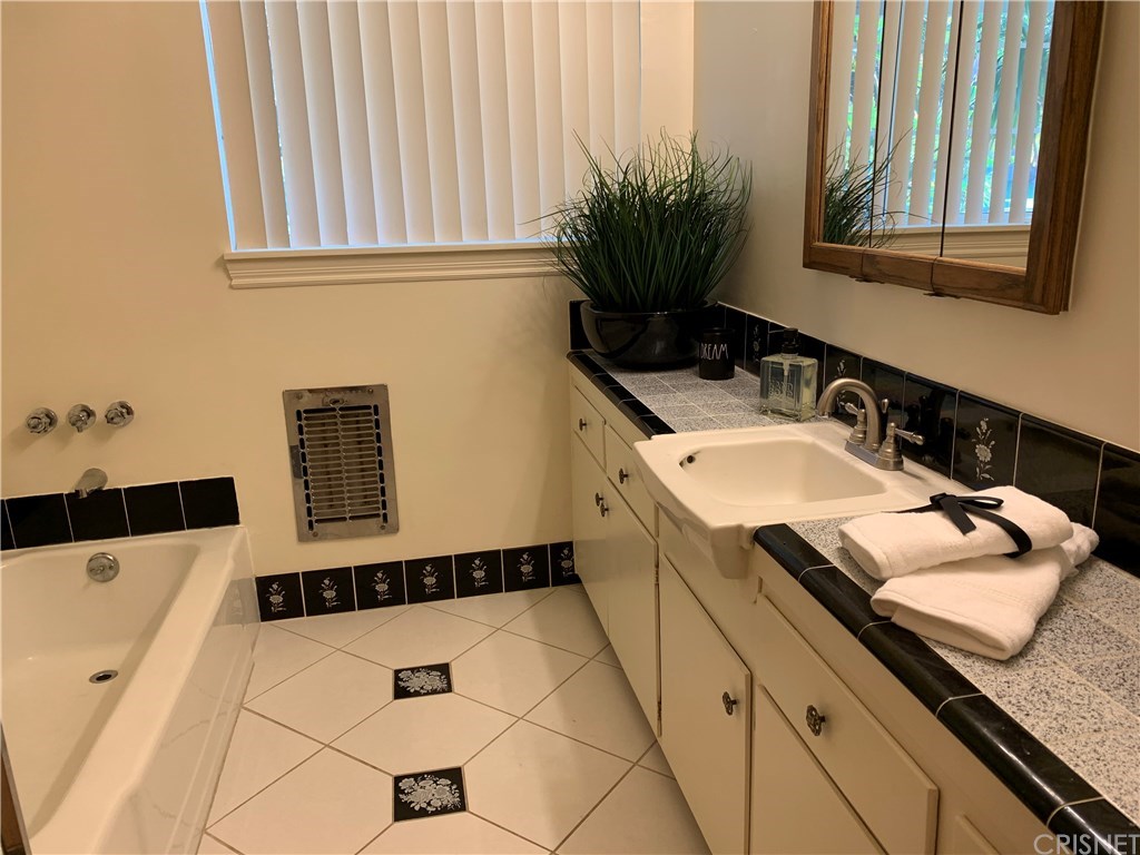 19446 Mayall Street Northridge, CA 91324 - Photo 19 of 32