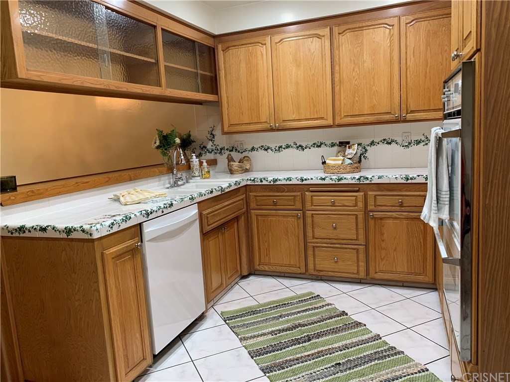 19446 Mayall Street Northridge, CA 91324 - Photo 9 of 32