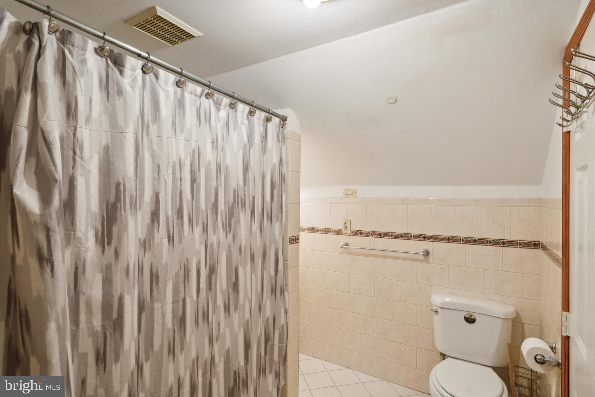 808 Bordentown Road Burlington, NJ 08016 - Photo 12 of 25 2nd Floor Bathroom