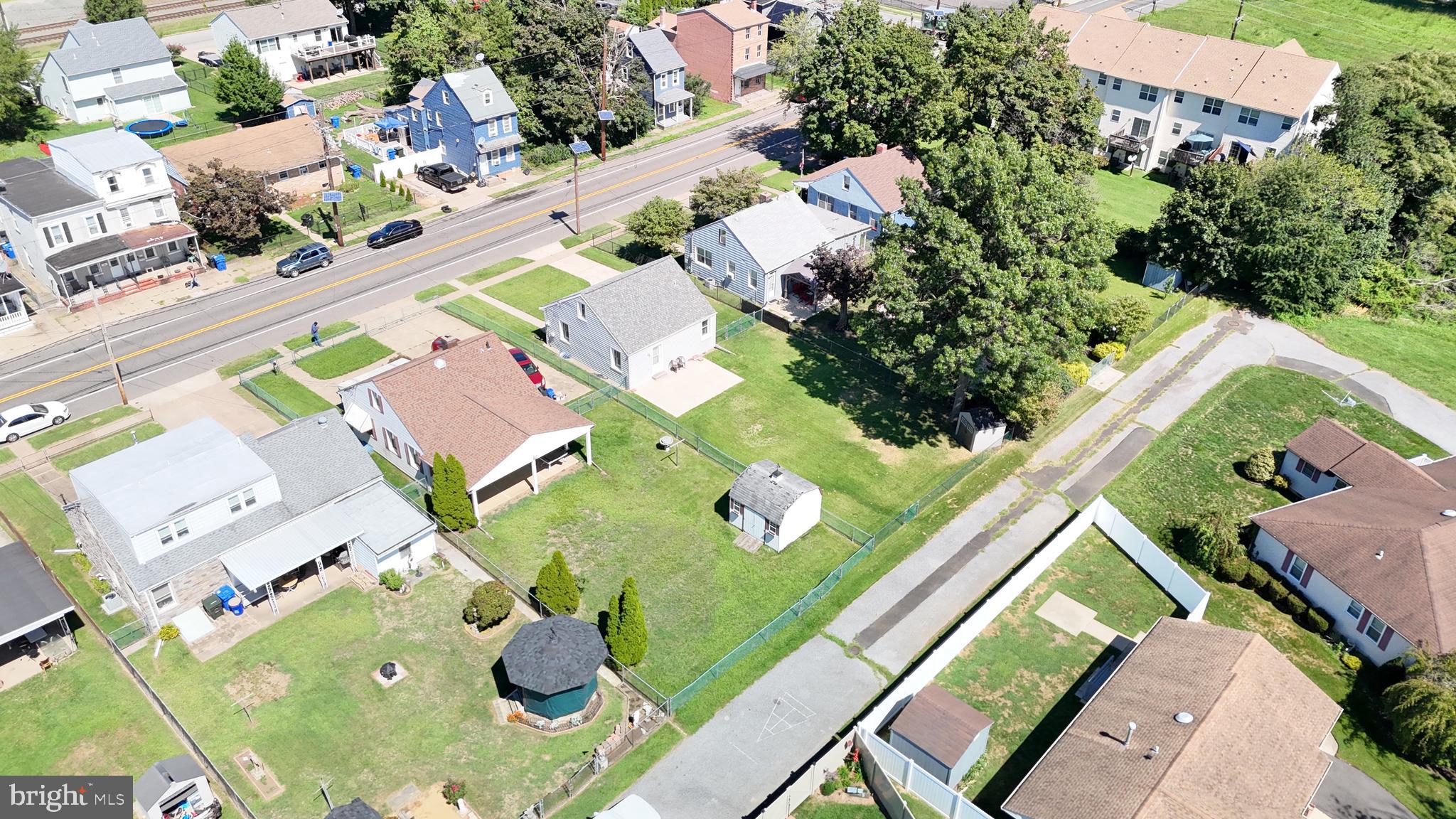 808 Bordentown Road Burlington, NJ 08016 - Photo 21 of 25 Home and Backyard