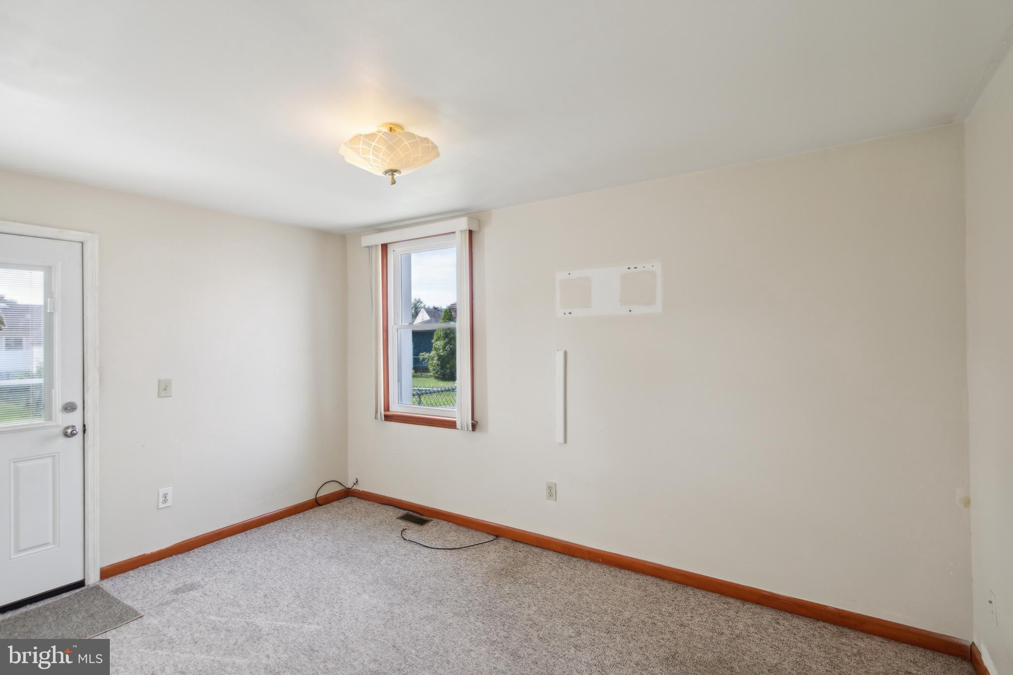 808 Bordentown Road Burlington, NJ 08016 - Photo 6 of 25 First Floor Bedroom