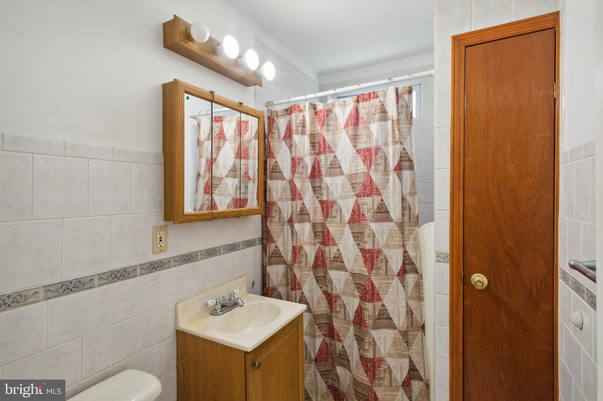 808 Bordentown Road Burlington, NJ 08016 - Photo 8 of 25 First Floor Bathroom