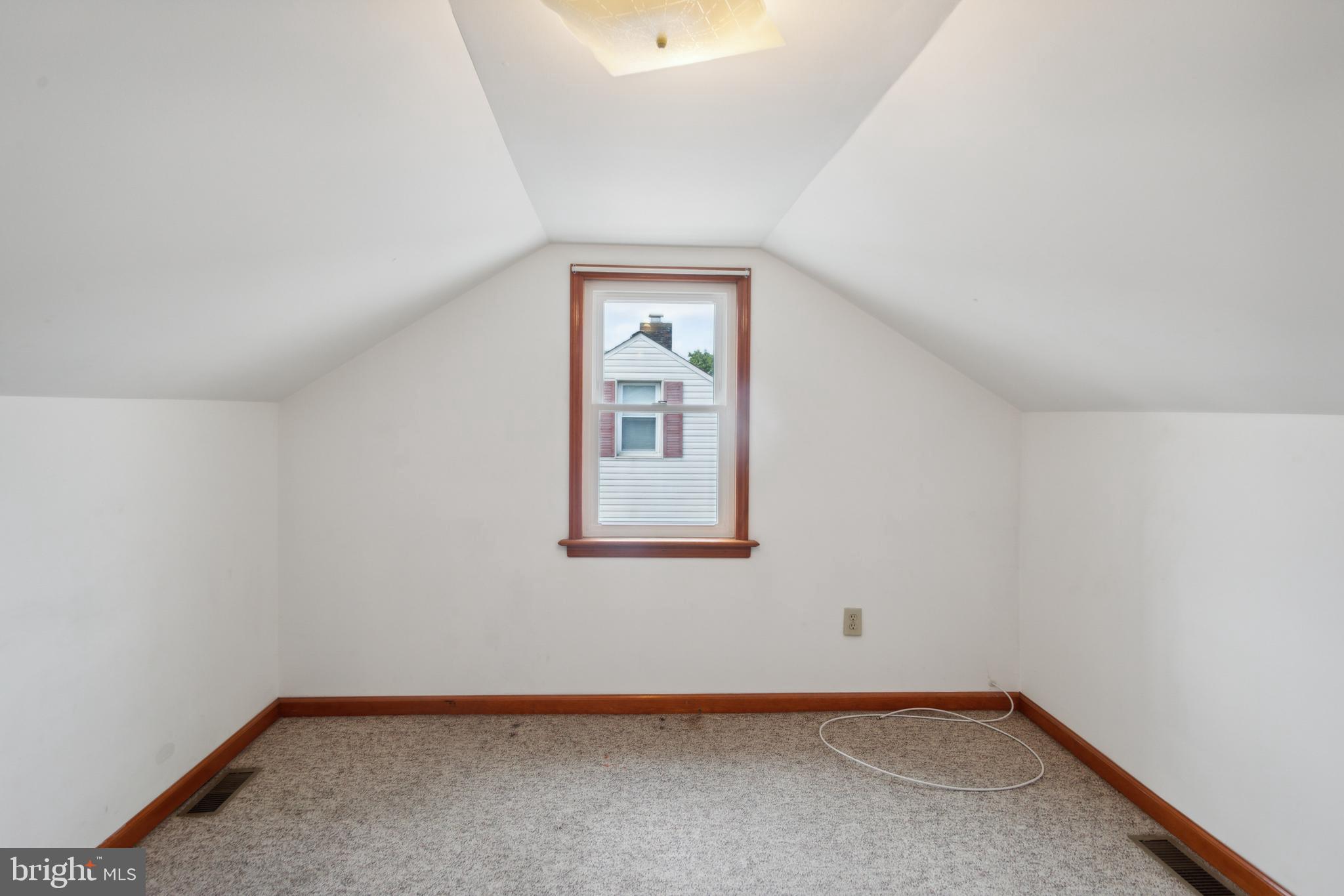 808 Bordentown Road Burlington, NJ 08016 - Photo 9 of 25 2nd Floor Bedroom