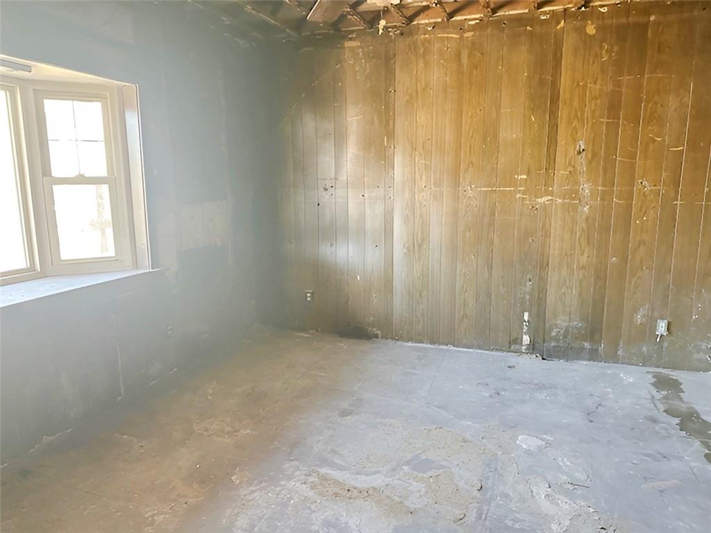 135 Church Street Washington, PA 15301 - Photo 3 of 11 an empty room with a window