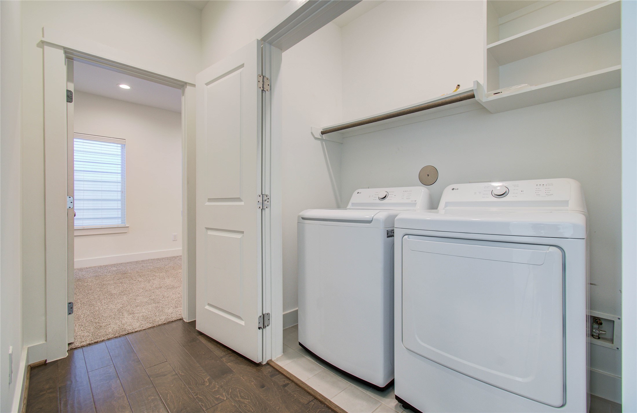 556 Janisch Road Houston, TX 77018 - Photo 20 of 29 a utility room with dryer and washer