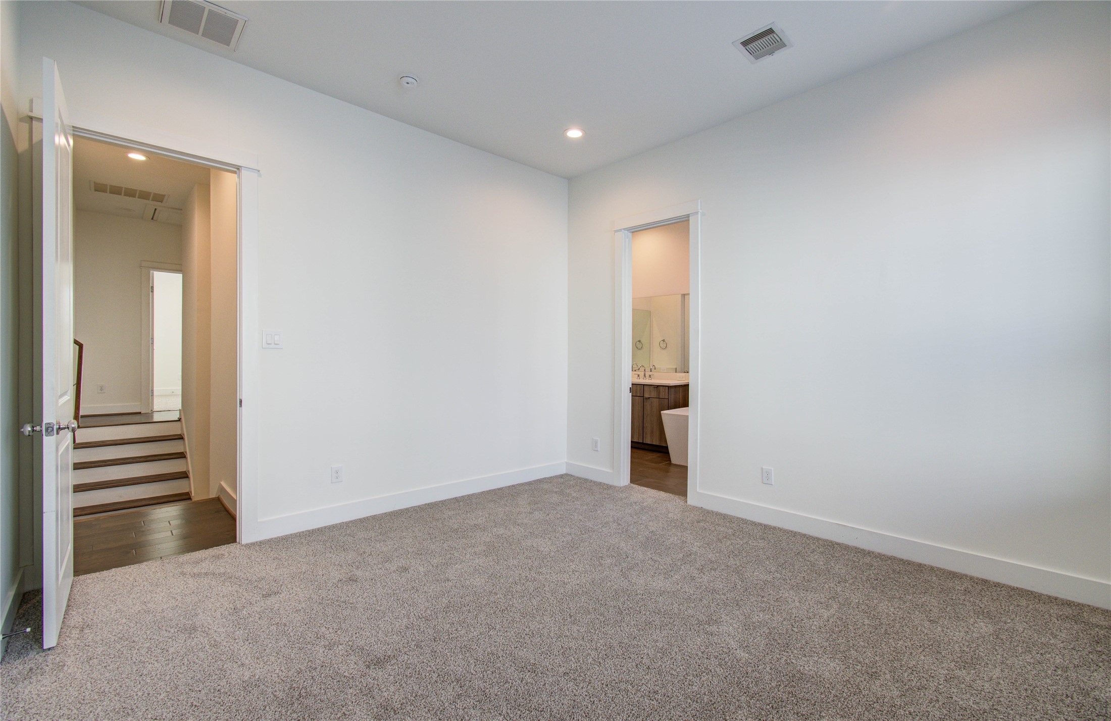 556 Janisch Road Houston, TX 77018 - Photo 22 of 29 a view of an empty room