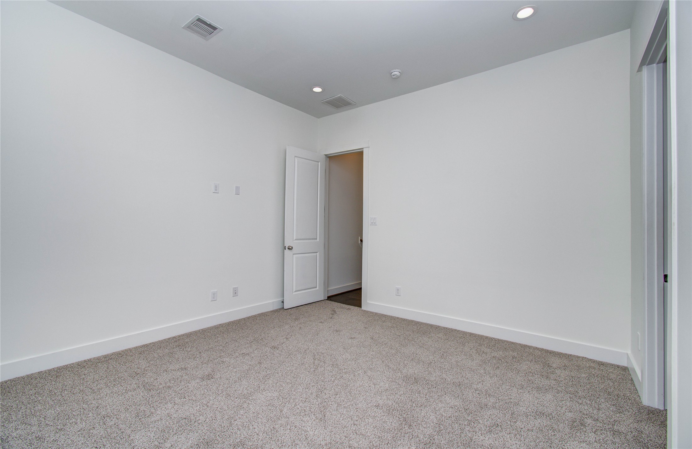 556 Janisch Road Houston, TX 77018 - Photo 23 of 29 a view of an empty room