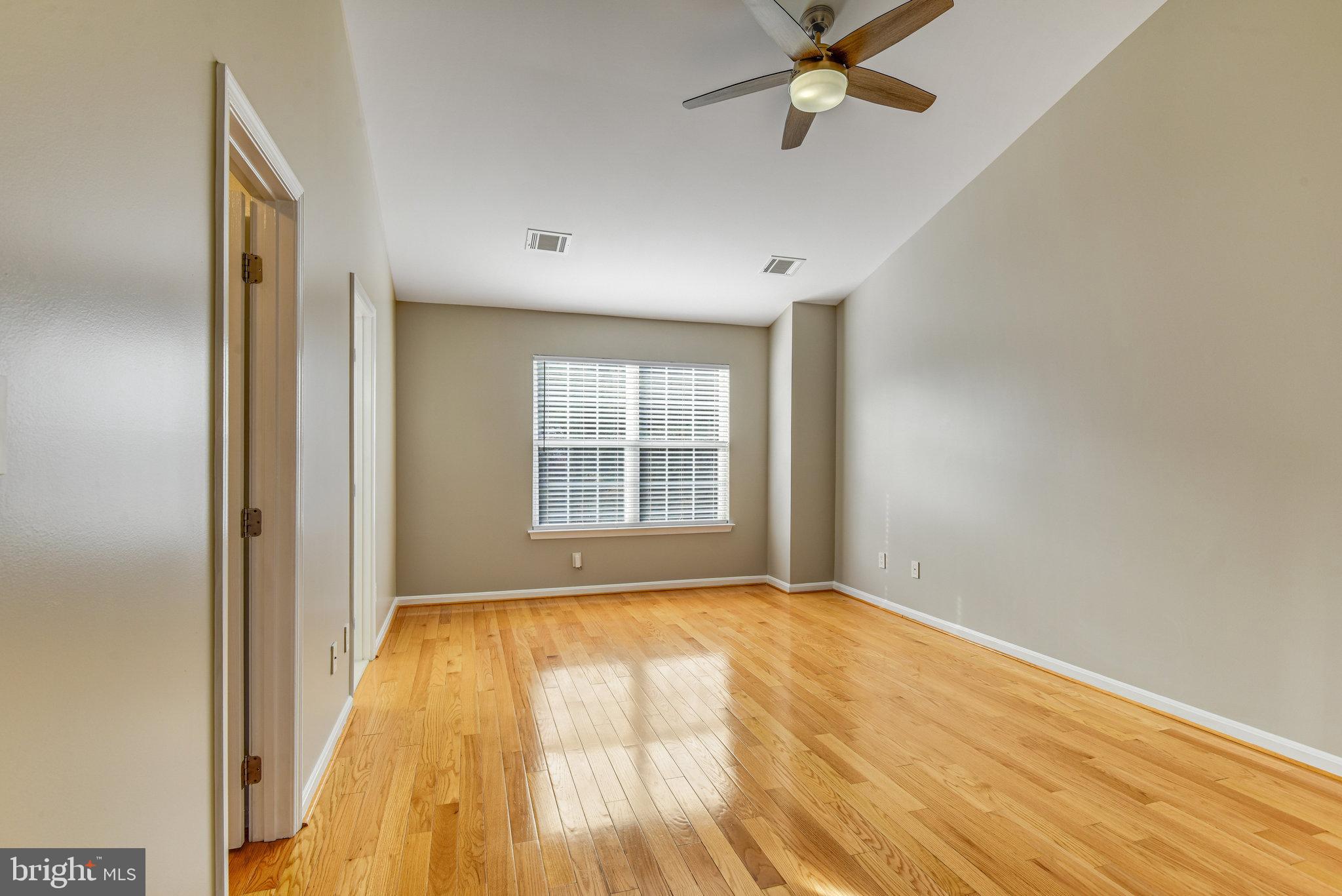 44901 Point Bay Terrace Ashburn, VA 20147 - Photo 33 of 43