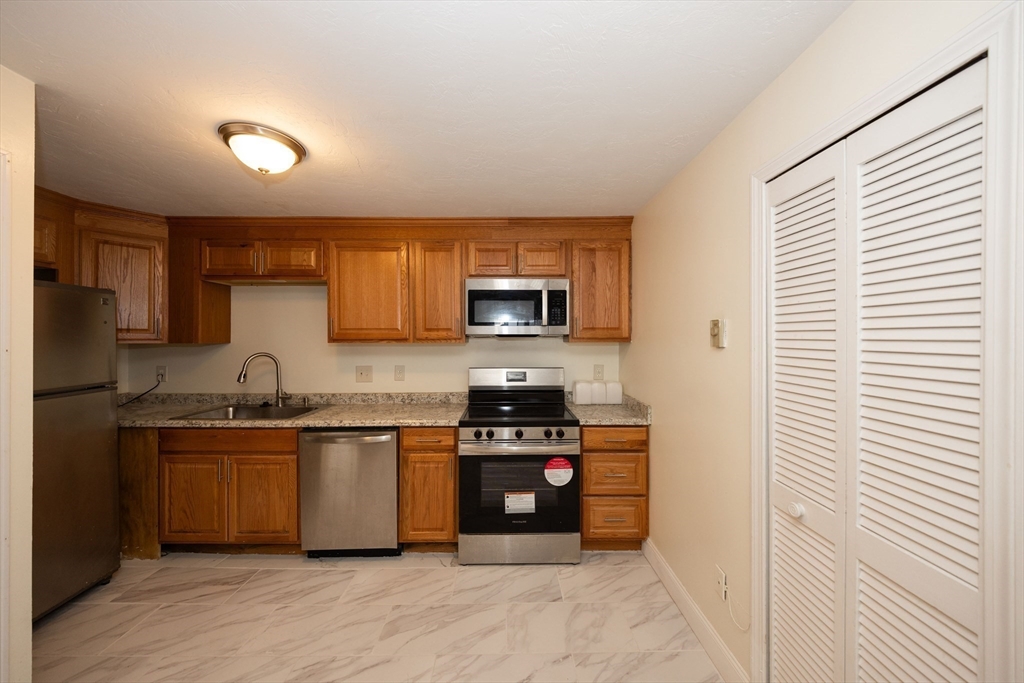 11 B Gibbs Street, Unit 28 Worcester, MA 01607 - Photo 2 of 13