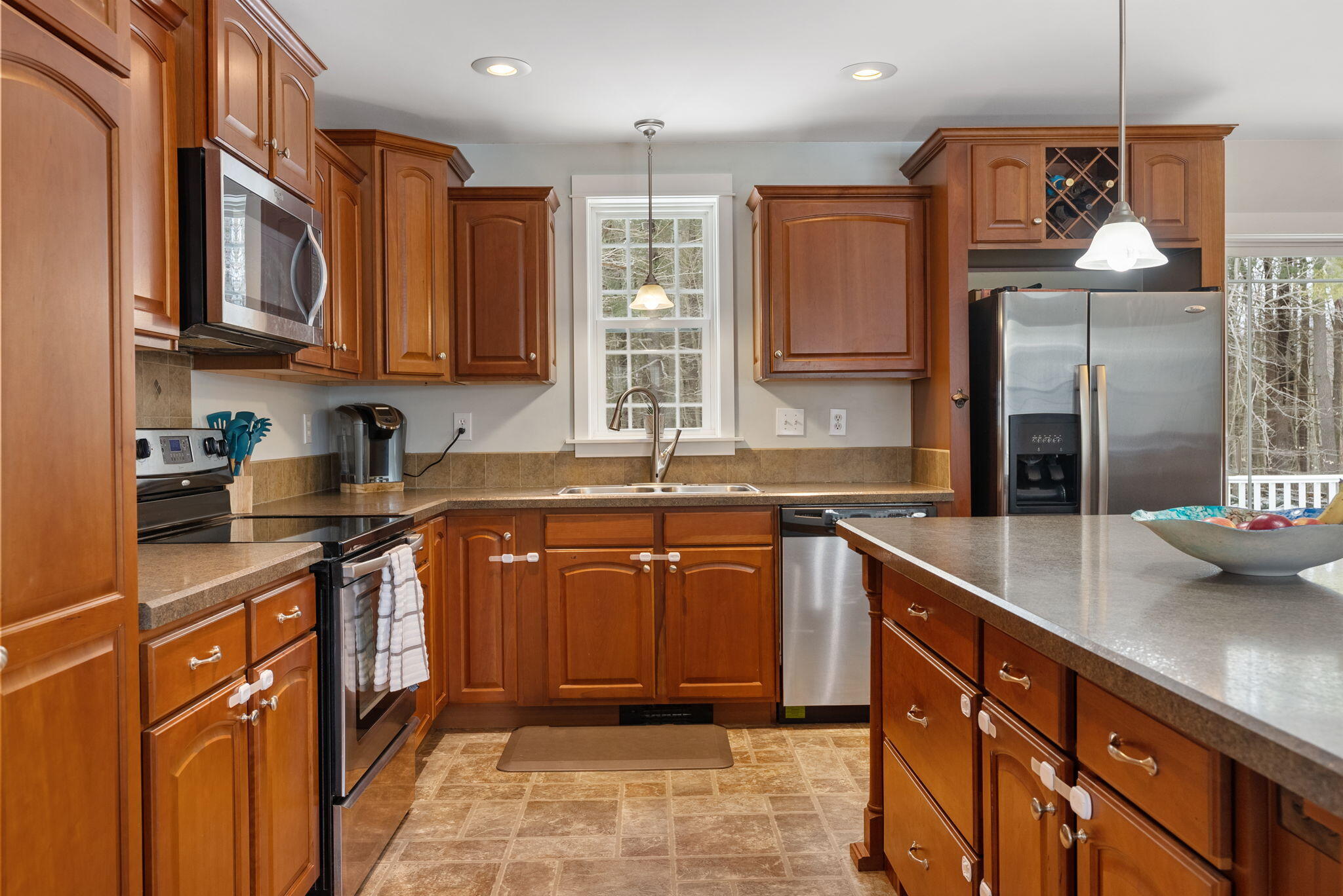 33 Beech Road Eliot, ME 03903 - Photo 3 of 42 3