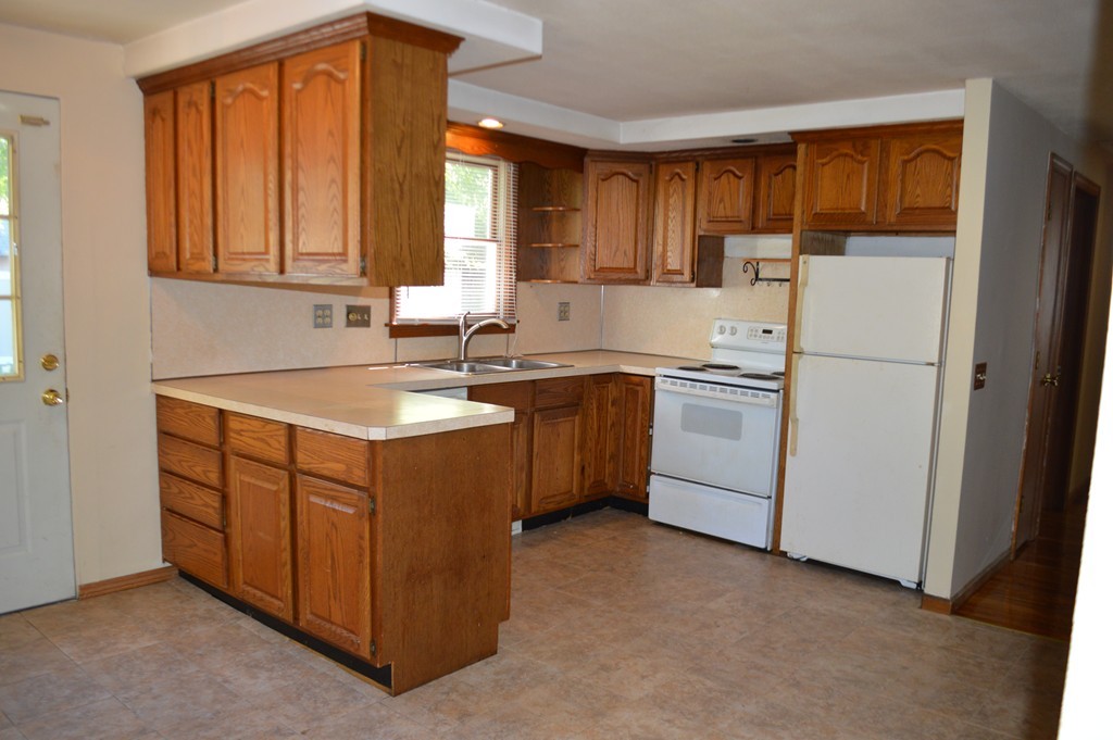 1465 Parker Street Springfield, MA 01129 - Photo 3 of 30 Gallery Image 3