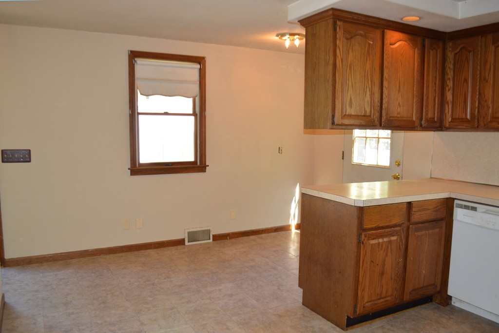 1465 Parker Street Springfield, MA 01129 - Photo 6 of 30 Gallery Image 6