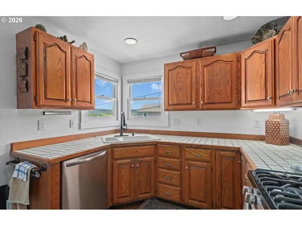 $575,000 | 406 West C Street, Rainier, OR 97048