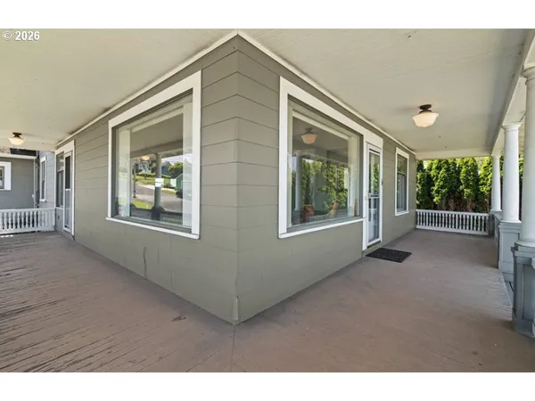 $575,000 | 406 West C Street, Rainier, OR 97048