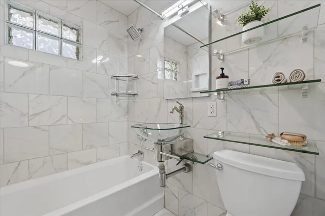 $279,900 | 2319 East Eden Place, St. Francis, WI 53235