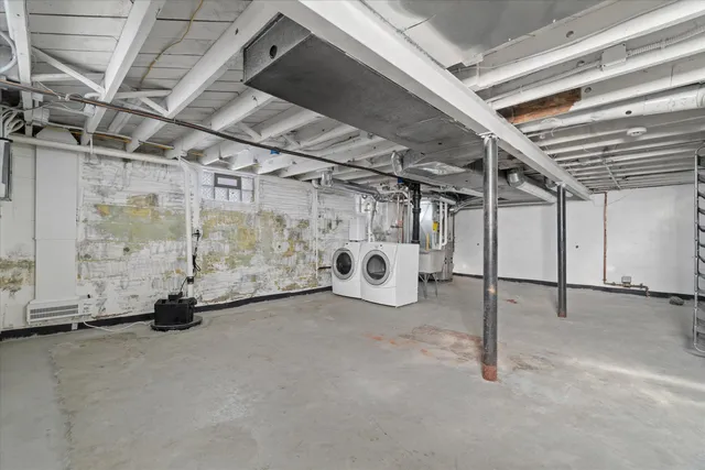 $279,900 | 2319 East Eden Place, St. Francis, WI 53235