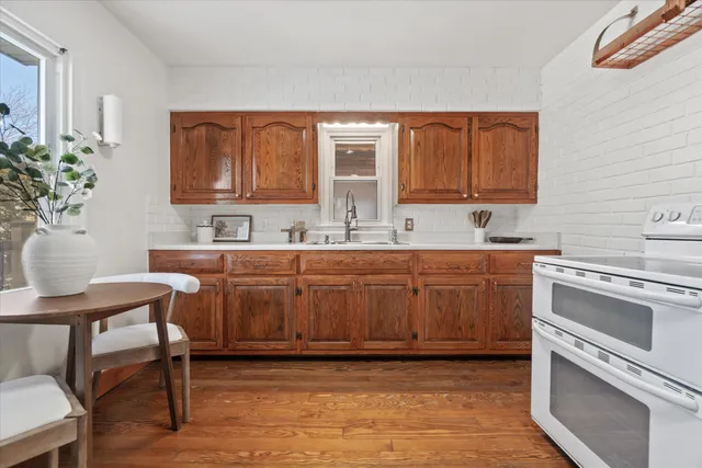 $279,900 | 2319 East Eden Place, St. Francis, WI 53235