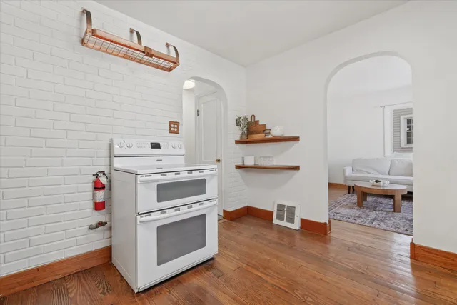 $279,900 | 2319 East Eden Place, St. Francis, WI 53235