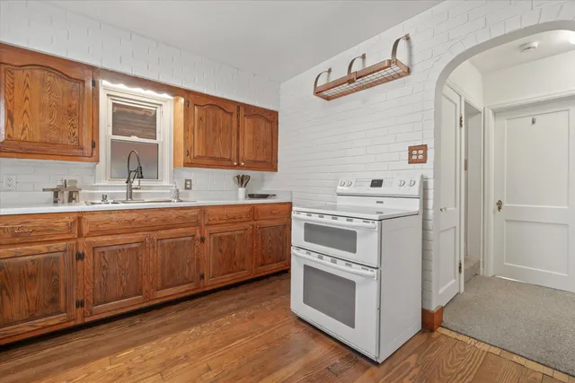 $279,900 | 2319 East Eden Place, St. Francis, WI 53235