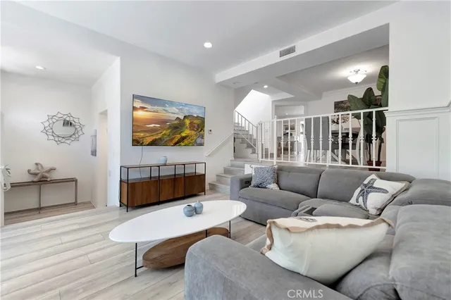 $1,395,000 | 19305 Champion Lane, Huntington Beach, CA 92648