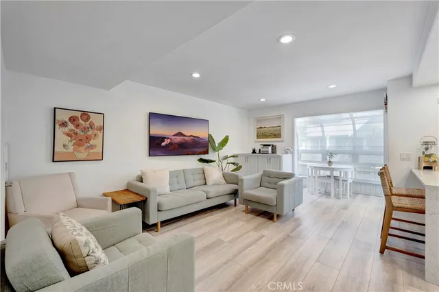 $1,395,000 | 19305 Champion Lane, Huntington Beach, CA 92648