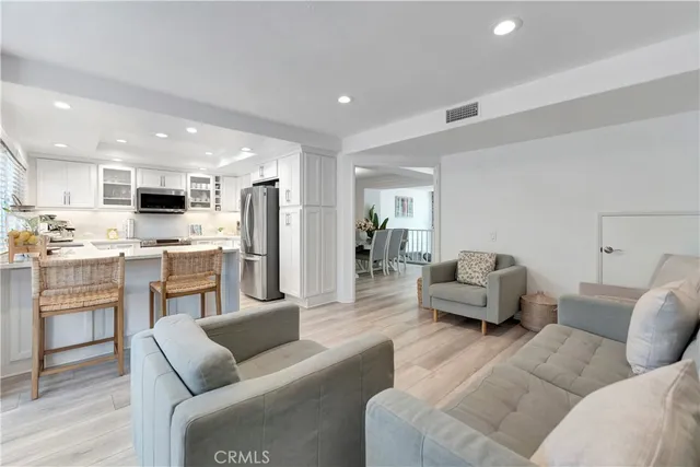 $1,395,000 | 19305 Champion Lane, Huntington Beach, CA 92648