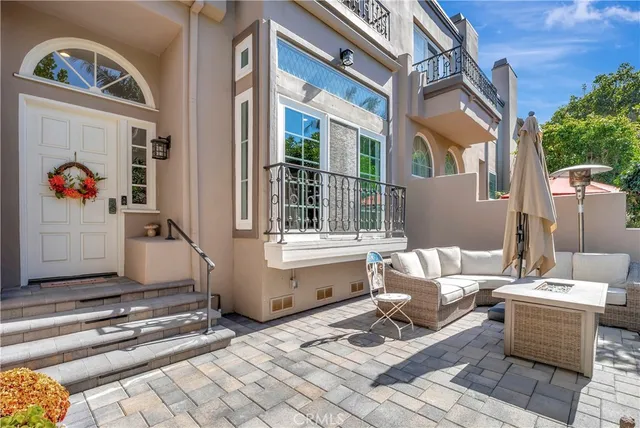 $1,395,000 | 19305 Champion Lane, Huntington Beach, CA 92648