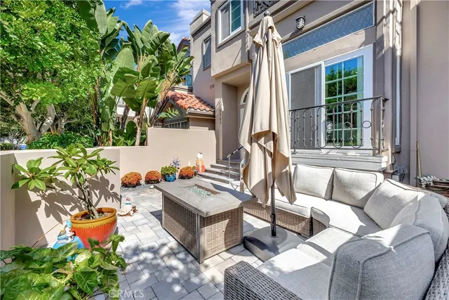 $1,395,000 | 19305 Champion Lane, Huntington Beach, CA 92648