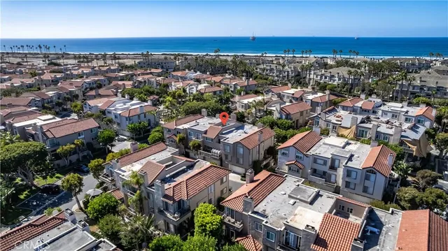 $1,395,000 | 19305 Champion Lane, Huntington Beach, CA 92648
